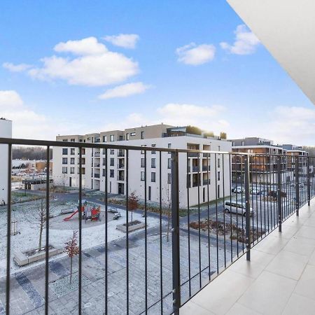 Sunflower - Modern Large Charming Apartment With Balcony Bratislava Bagian luar foto