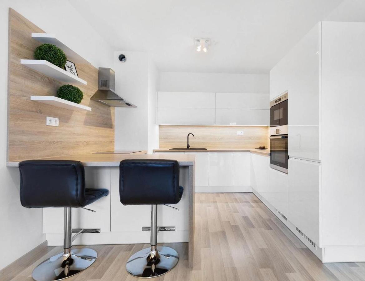 Sunflower - Modern Large Charming Apartment With Balcony Bratislava Bagian luar foto