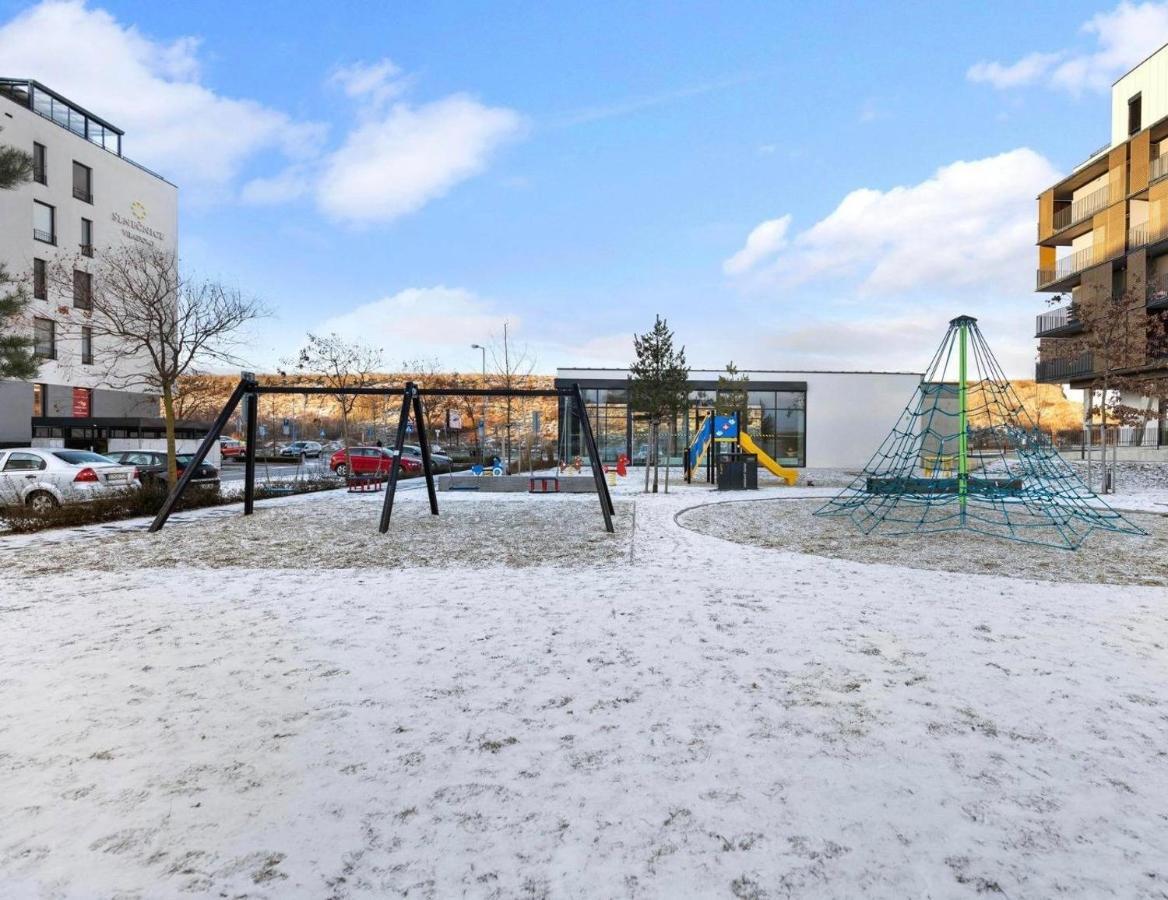 Sunflower - Modern Large Charming Apartment With Balcony Bratislava Bagian luar foto