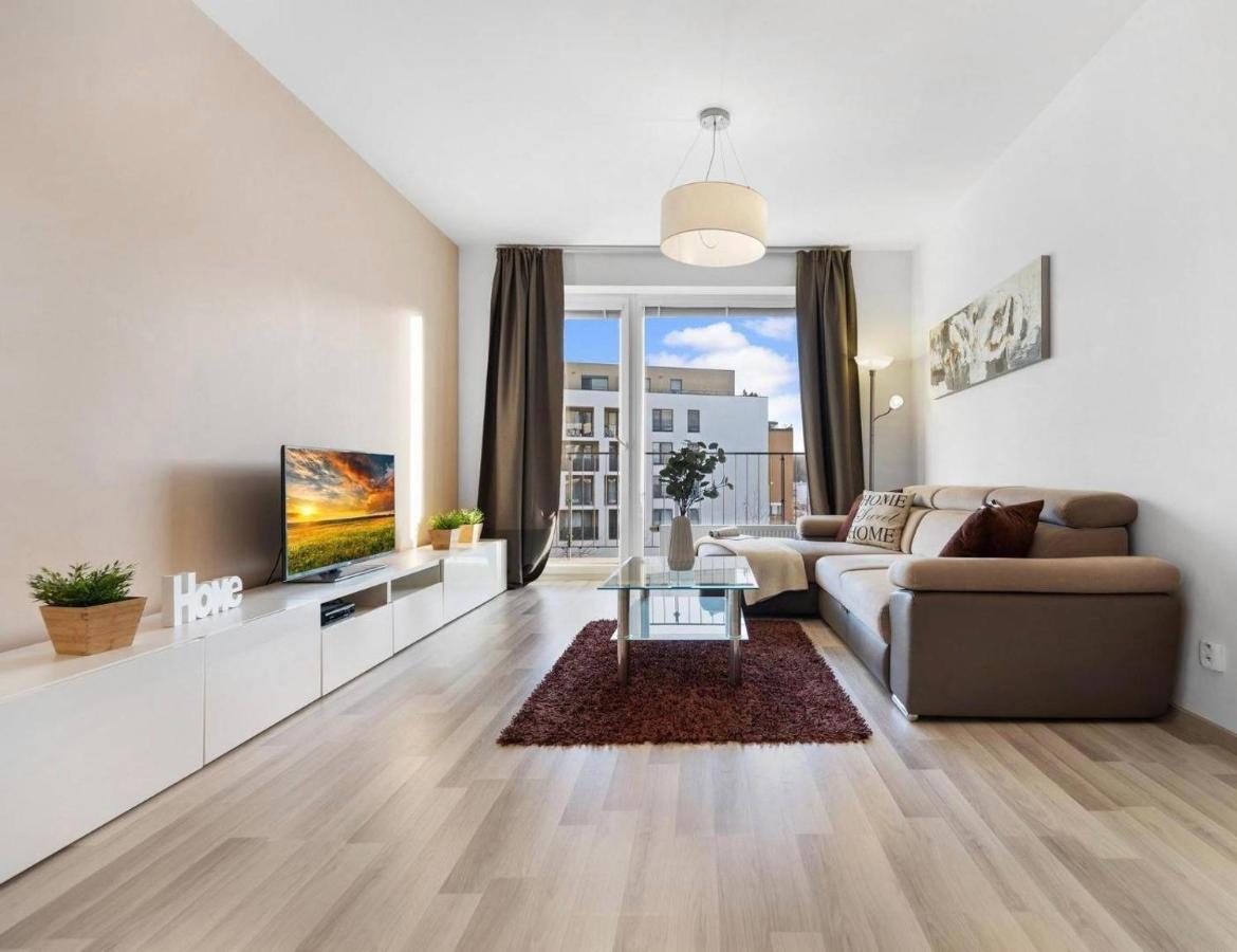Sunflower - Modern Large Charming Apartment With Balcony Bratislava Bagian luar foto