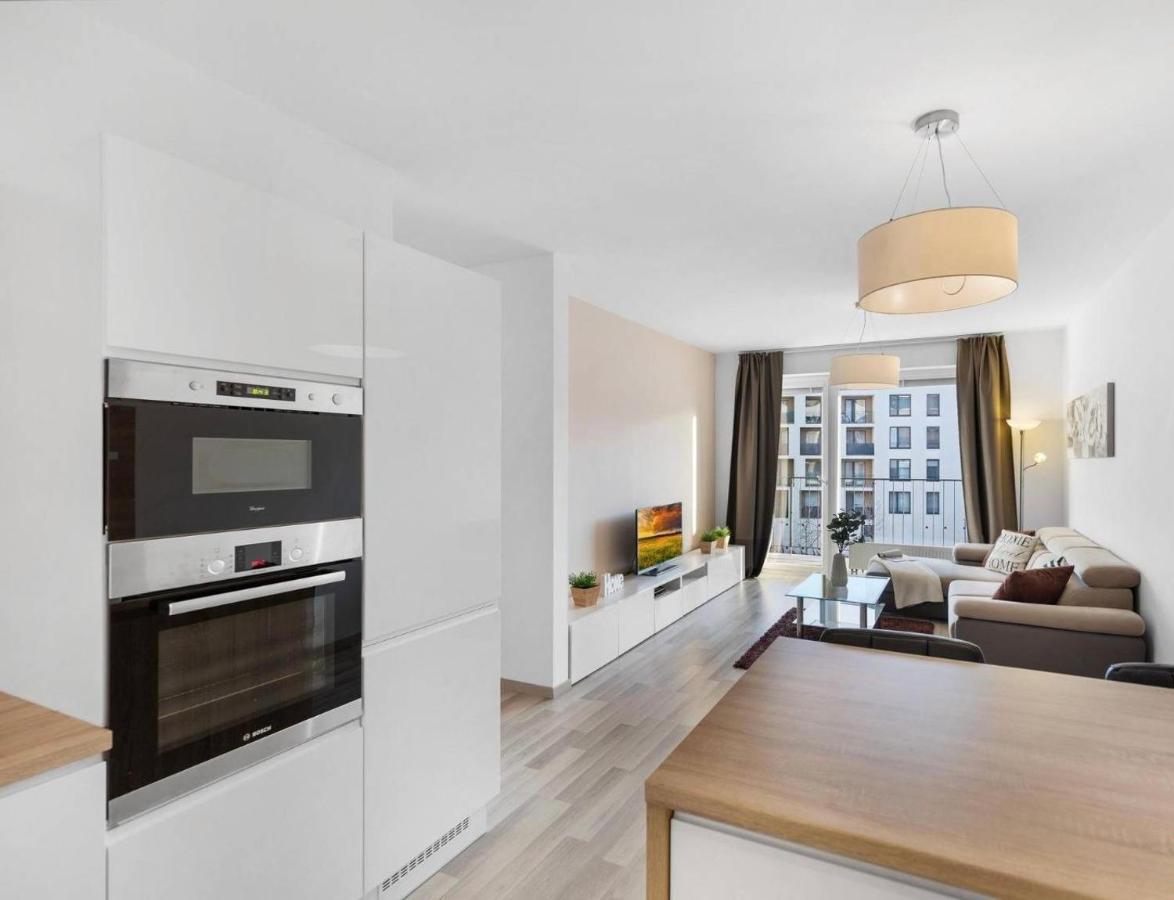 Sunflower - Modern Large Charming Apartment With Balcony Bratislava Bagian luar foto
