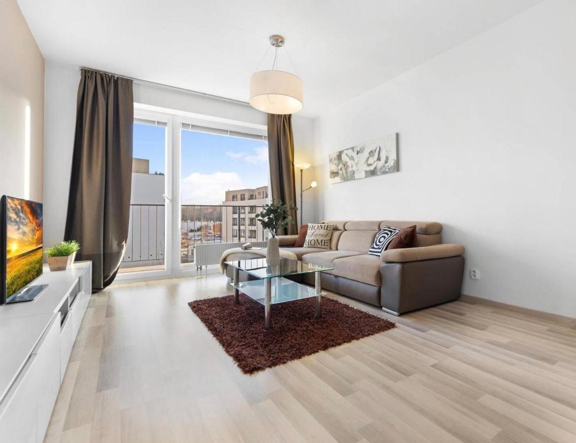 Sunflower - Modern Large Charming Apartment With Balcony Bratislava Bagian luar foto
