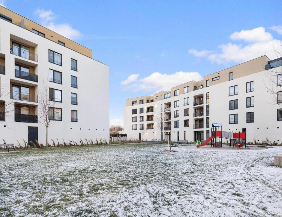 Sunflower - Modern Large Charming Apartment With Balcony Bratislava Bagian luar foto